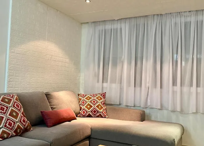 Cozy Apartment At City Lake